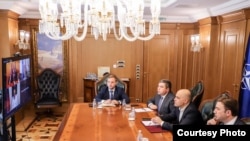 Video takimi i kryeministrit maqedonas Dimitar Kovaçevski me presidentin serb Aleksandar Vuçiq dhe kryeministrin shqiptar Edi Rama. 21 qershor, 2022.