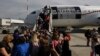 Ілюстраційне фото. Біженці з України сідають на літак до Канади, Варшава, 4 липня 2022 року