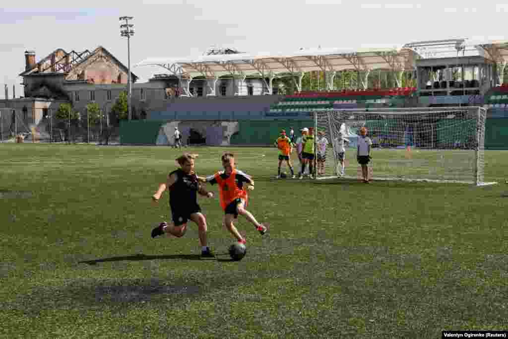Gyerekek labdarúgóedzésen az Olimp stadionban. Irpiny,&nbsp;2022. július 6.