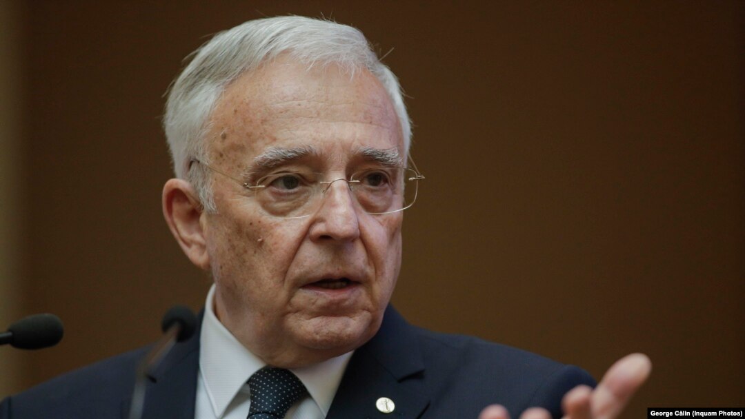 Guvernatorul BNR, Mugur Isărescu, spune că România are o problemă dificilă de rezolvat: deficit bugetar simultan cu deficit comercial.