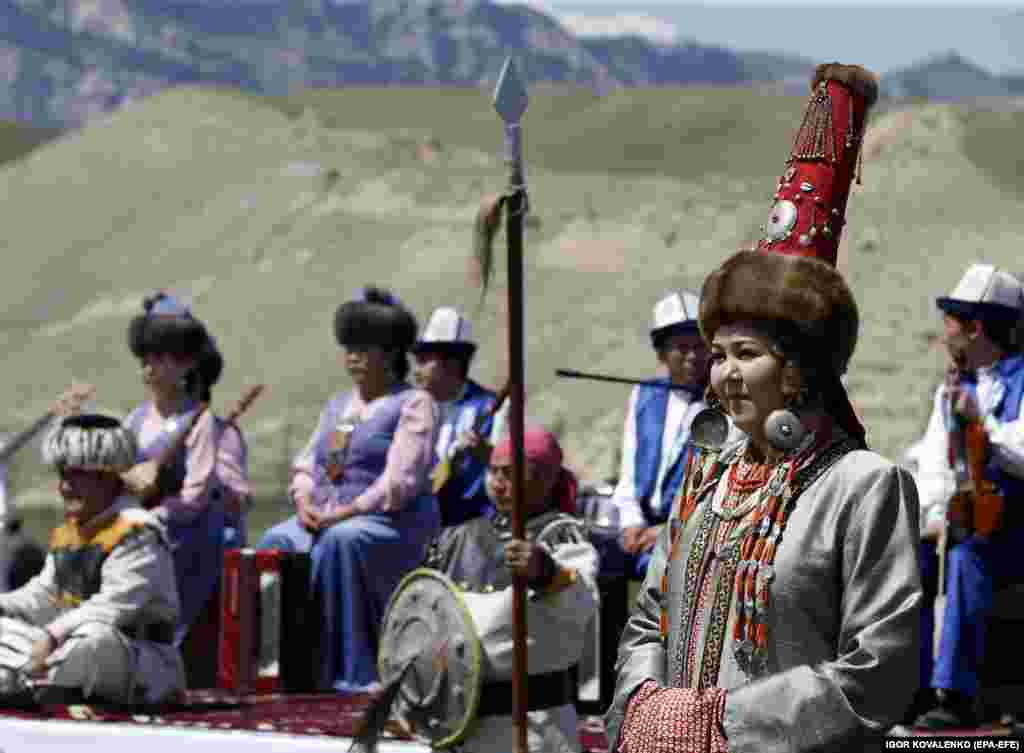 Kyrgyz musicians perform traditional music.