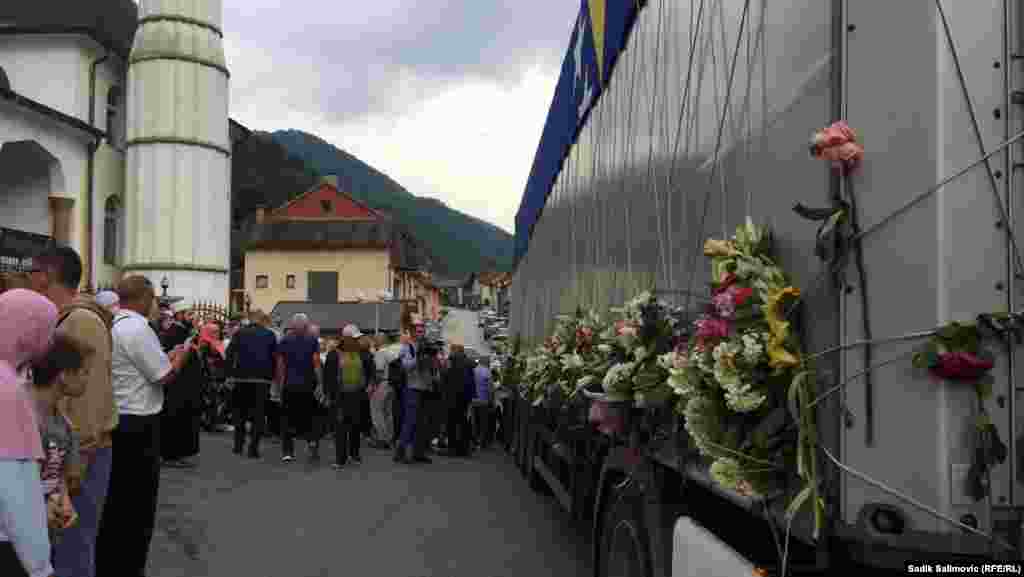 Među okupljenima u Srebrenici najviše je bilo građana koji su izgubile članove porodica u srebreničkom genocidu.