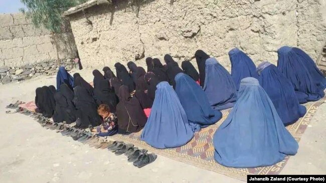 جهان زیب زلاند: برای دختران آموزگاران زن تدریس می‌کنند