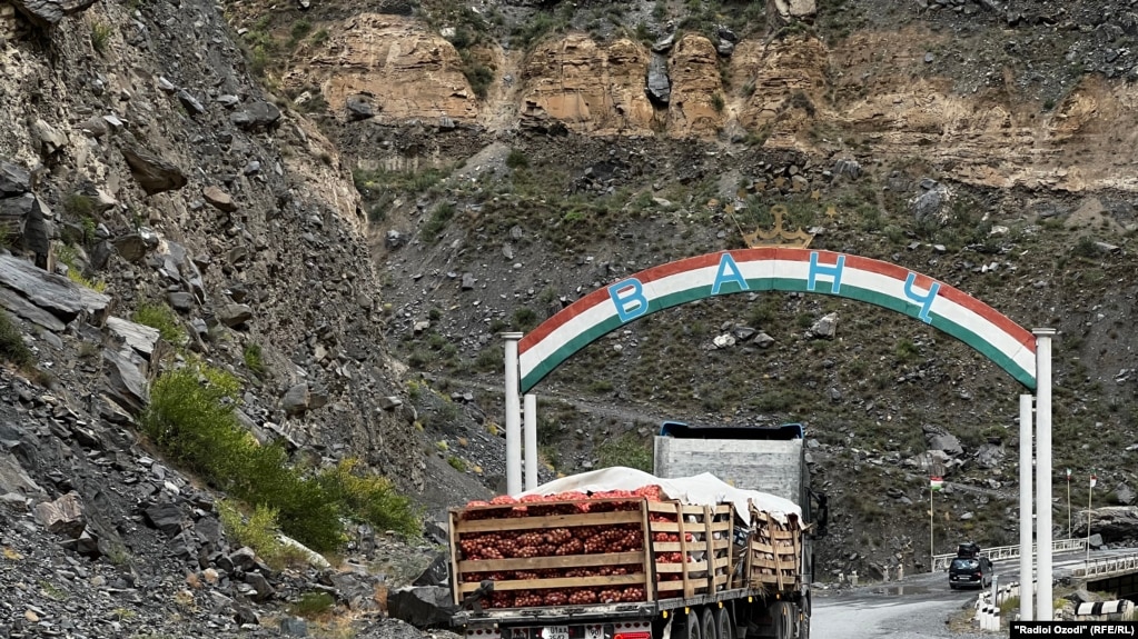 Дар пайи сангрезӣ дар Ванҷ як навсарбоз ҳалок ва панҷ тани дигар захмӣ шудаанд