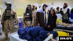 Një person i lënduar nga tërmeti merr trajtim në një spital në Paktika, Afganistan, 22 qershor 2022.