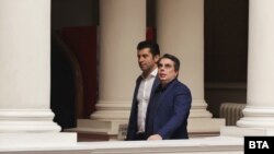 В Народното събрание се водят преговори за управленска програма. На снимката: Асен Василев и Кирил Петков 