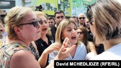 მარნეულის ბაზარი, სადაც "შინ ევროპისკენ" კამპანიის მონაწილეებს ხელს უშლიდნენ ბუკლეტების დარიგებაში. 2 ივლისი, 2022 წელი 