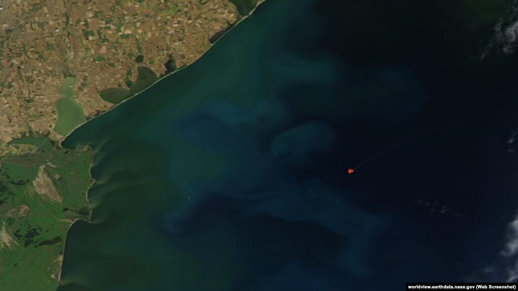 Пожежа на бурових платформах у Чорному морі, супутниковий знімок, 21 червня 2022 року