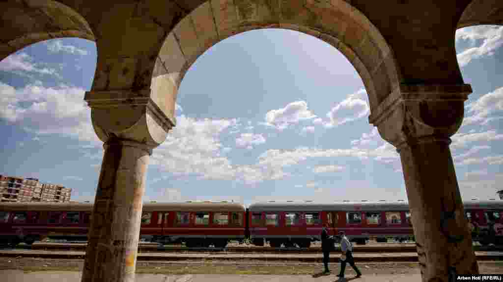 Treni që qarkullon dy herë në ditë në relacionin Prishtinë - Pejë dhe anasjelltas.