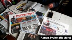 نسخه‌هایی از چند روزنامه اسرائیلی/ عکس تزئینی است.