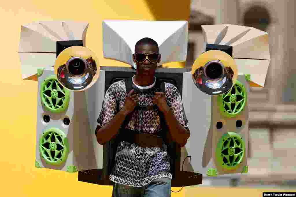 Predstavljanje kreacija modne kuće Louis Vuitton u sklopu njihove revije kolekcije proljeće/ljeto 2023. godine, Pariz, Francuska, 23. juni 2022.