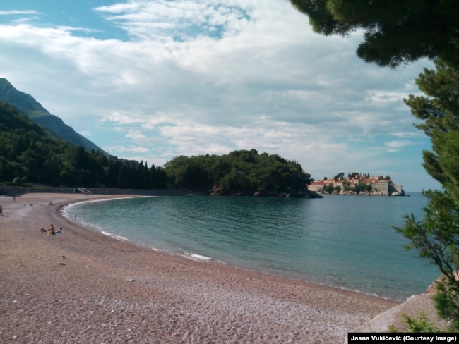 Miloçer Beach.