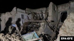 یک خانه که در افغانستان در اثر زلزله تخریب شده است. عکس از آرشیف