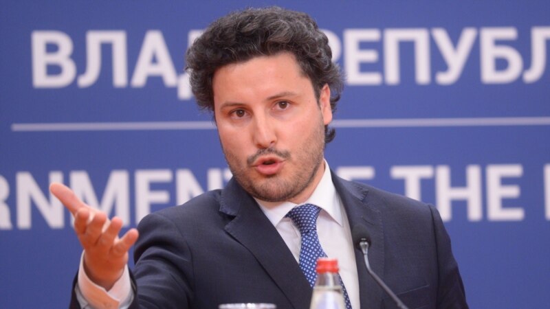 Crnogorski premijer poručio da neće podnijeti ostavku zbog krize vlasti