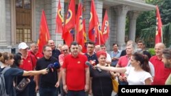 Претседателот на Сојузот на синдикатите на Македонија (ССМ) Дарко Димовски на протест пред Министерството за финансии, 24 јуни, 2022.
