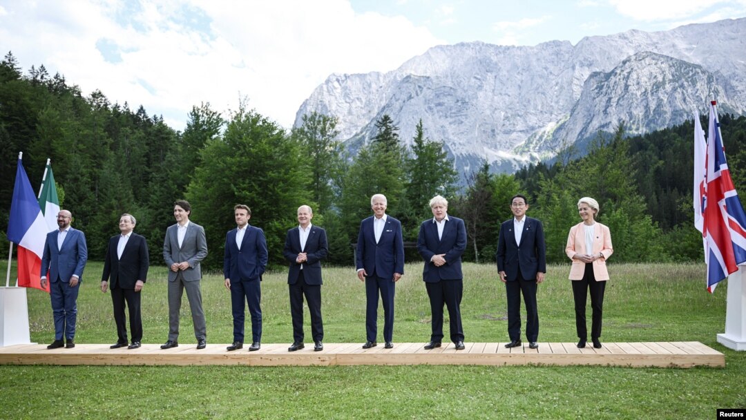 Lideri G7 poziraju za fotografiju tokom samita u bavarskom dvorcu Schloss Elmau, u blizini Garmisch-Partenkirchena, Njemačka, 26. juna 2022.