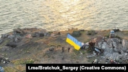Флаг Украины на острове Змеиный
