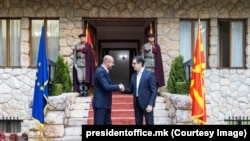  Председателят на Европейския съвет Шарл Мишел и президентът на Северна Македония Стево Пендаровски в Охрид, 16 юни 2022 година 