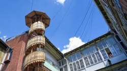 Как в Тбилиси спасли старинную винтовую лестницу
