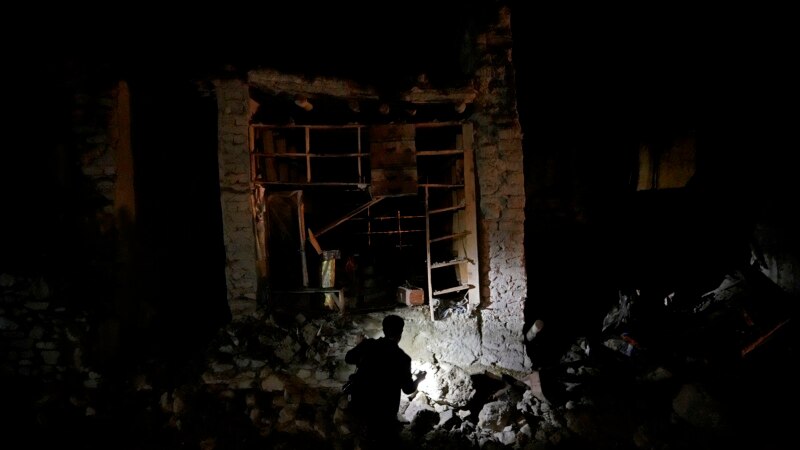 افغانستان زلزله: خلک د خپلوانو د 'مړو او ژوندیو' په لټون دي