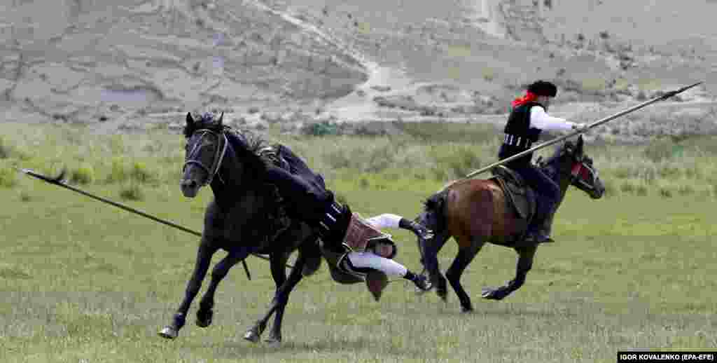Kyrgyz horsemen demonstrate their fighting skills with a lance.&nbsp;