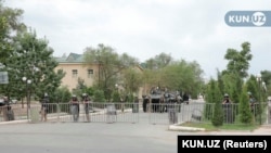 Узбекские военнослужащие в Нукусе после подавления протестов