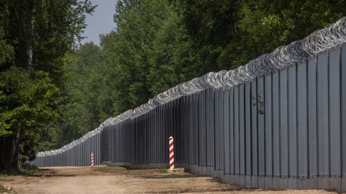 Polska kończy budowę muru na granicy białoruskiej, aby powstrzymać migrantów