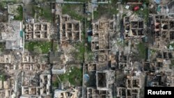 Зруйновані під час російського вторгнення будинки в Ірпені на Київщині, 29 квітня 2022 року