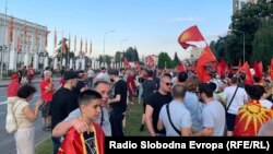 Një nga protestat para ndërtesës së Qeverisë në Shkup. 