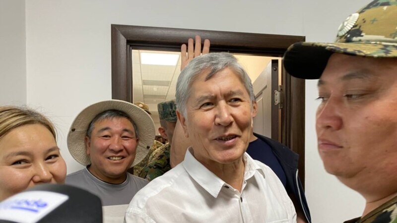 Киргистанскиот суд го ослободи екс претседателот Атамбаев 