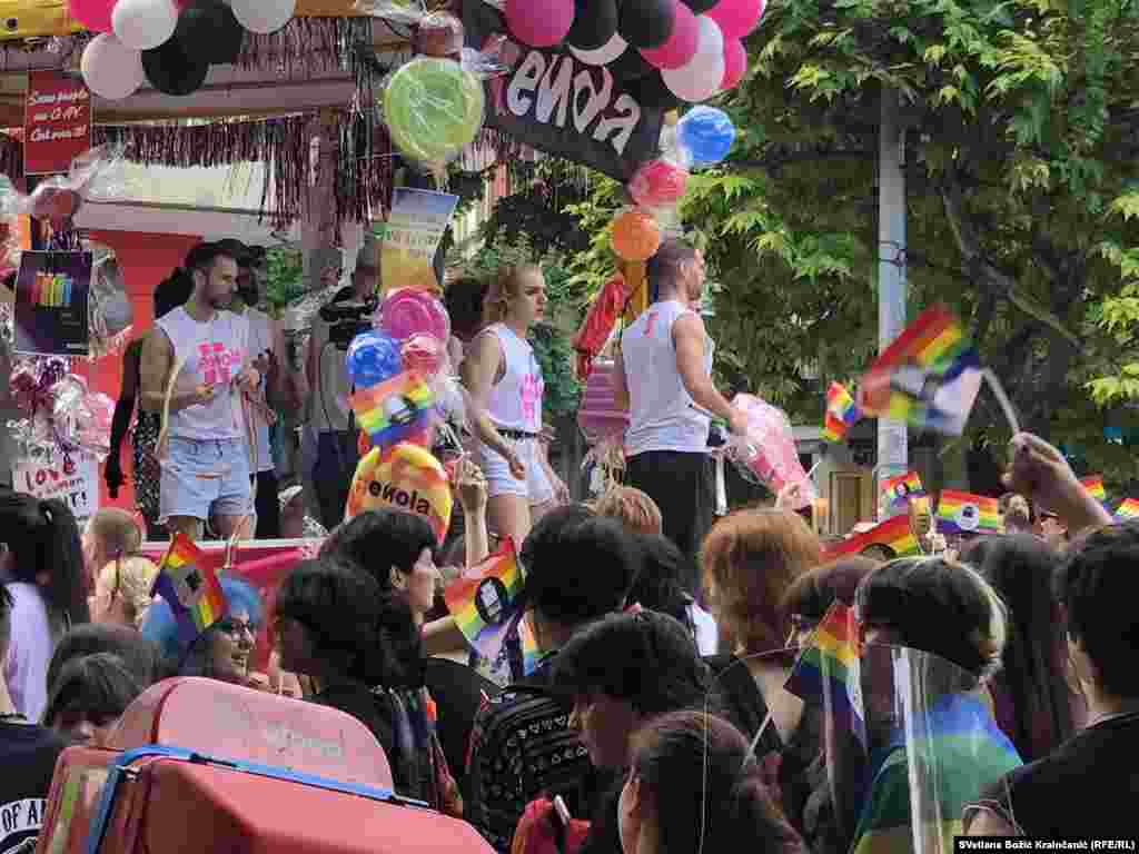 I u Solunu je u subotu 25. juna održan Pride 2022.. Kolone ljudi je šetalo centrom grada više od dva sata uz minimalno obezbjeđenje policijskih snaga.