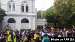 Протестующие в резиденции президента в Коломбо