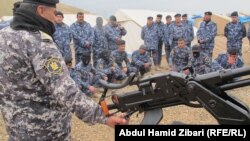 عناصر من شرطة نينوى يتدربون في معسكر "تحرير الموصل"