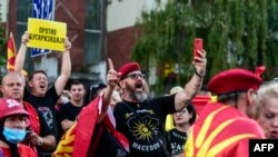 Фотографија од протестот пред Влада против францускиот предлог, Скопје 2 јули 2022