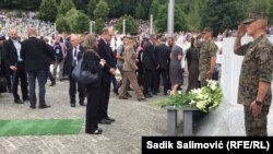 Visoki predstavnik u BiH Christian Schmidt u Memorijalnom centru u Potočarima u blizini Srebrenice