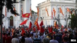 Protestat kundër propozimit francez, të organizuara nga opozita maqedonase, janë në javën e dytë të tyre.