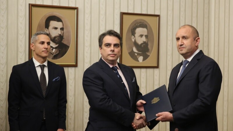 Василев го доби мандатот за формирање нова Влада во Бугарија
