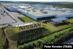 2022. június 28.: A pargolovói Nissan autógyár egy légi felvételen. A cég 2022 márciusában leállította a gyártást Oroszországban, 2022. szeptember 1-je előtt nem folytatja a tevékenységét. Ucsida Makoto, a Nissan vezérigazgatója szerint a vállalat az alkatrészhiány miatt függesztette fel oroszországi működését