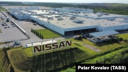 Вид на территорию автомобильного завода Nissan в Парголово, Санкт-Петербург