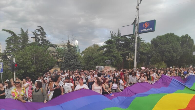 Стотици луѓе излегоа на протестниот марш на "Парада на Гордоста"