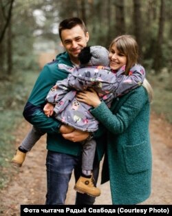 Андрэй Кандратовіч з жонкай і дзіцем