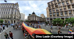 În România, aproximativ 15.000 de persoane s-au alăturat în iunie unui marș Pride din București, dansând și fluturând steaguri curcubeu.