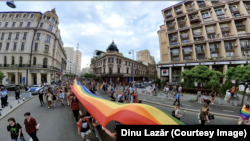 Mii de persoane au luat parte la un marș Pride LGBTQ la București, 9 iulie 2022.