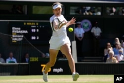 Симона Халеп Wimbledon жарысының жартылай финалындағы матчта. 7 шілде 2022 жыл.
