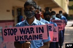 Studenti u Indiji su na brojnim protestima tražili da se obustavi rat u Ukrajini, Čenai, februar 2022.