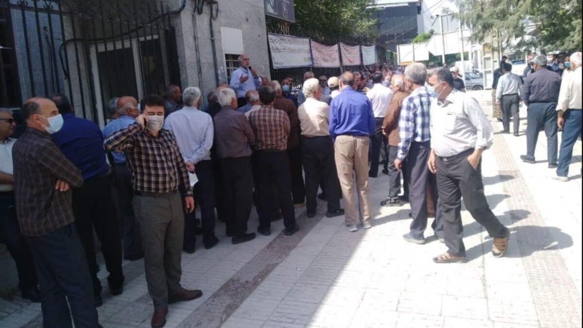 Iranian Pensioners Return To Streets, Say Government Failing To Meet Promises - Vimarsana News