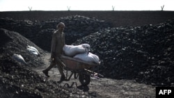 یک معدن زغال سنگ افغانستان