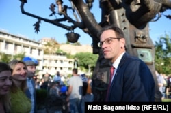 გერმანიის ელჩი ჰუბერტ კნირში რიყეზე საქართველოს ევროინტეგრაციის მხარდამჭერ აქციაზე