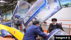 Iranian President Ebrahim Raisi (right) visited the Iran Aircraft Manufacturing Industrial Company (HESA) earlier this month.