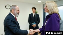 Armenia - Prime Minister Nikol Pashinian meets with U.S. Assistant Secretary of State Karen Donfried, June 18, 2022.